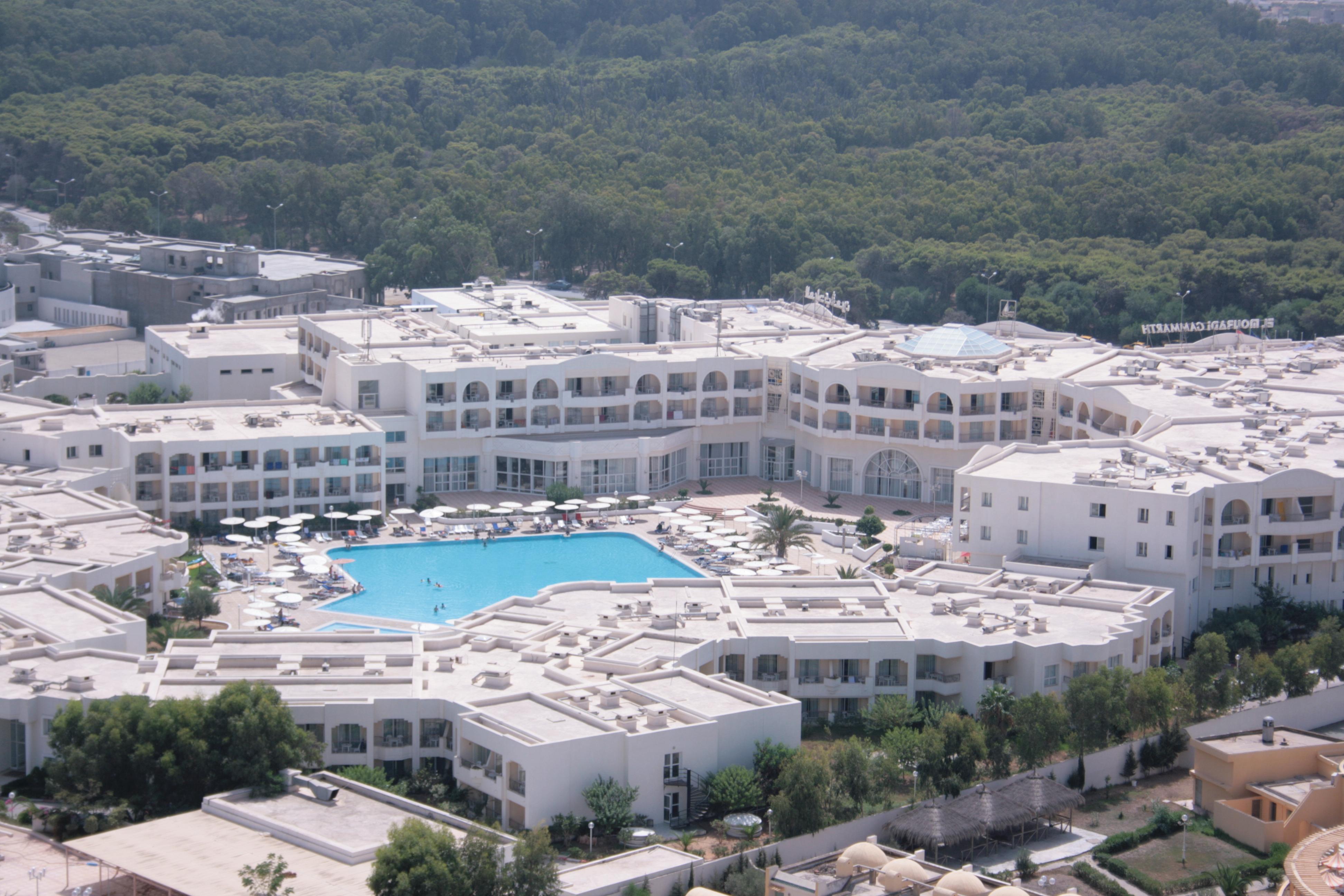 El Mouradi Gammarth Hotel ภายนอก รูปภาพ A resort in Cala Galdana