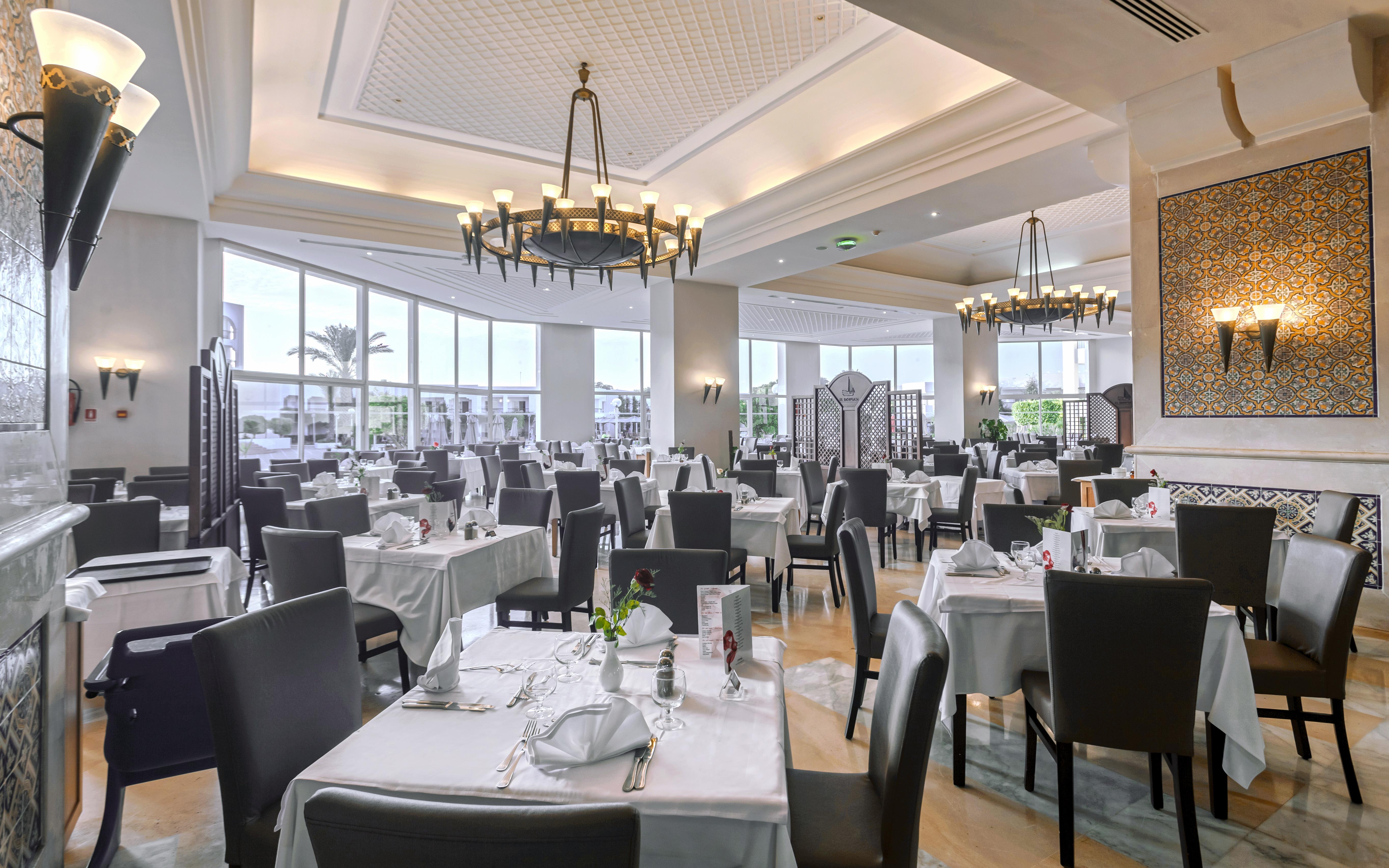 El Mouradi Gammarth Hotel ภายนอก รูปภาพ The restaurant