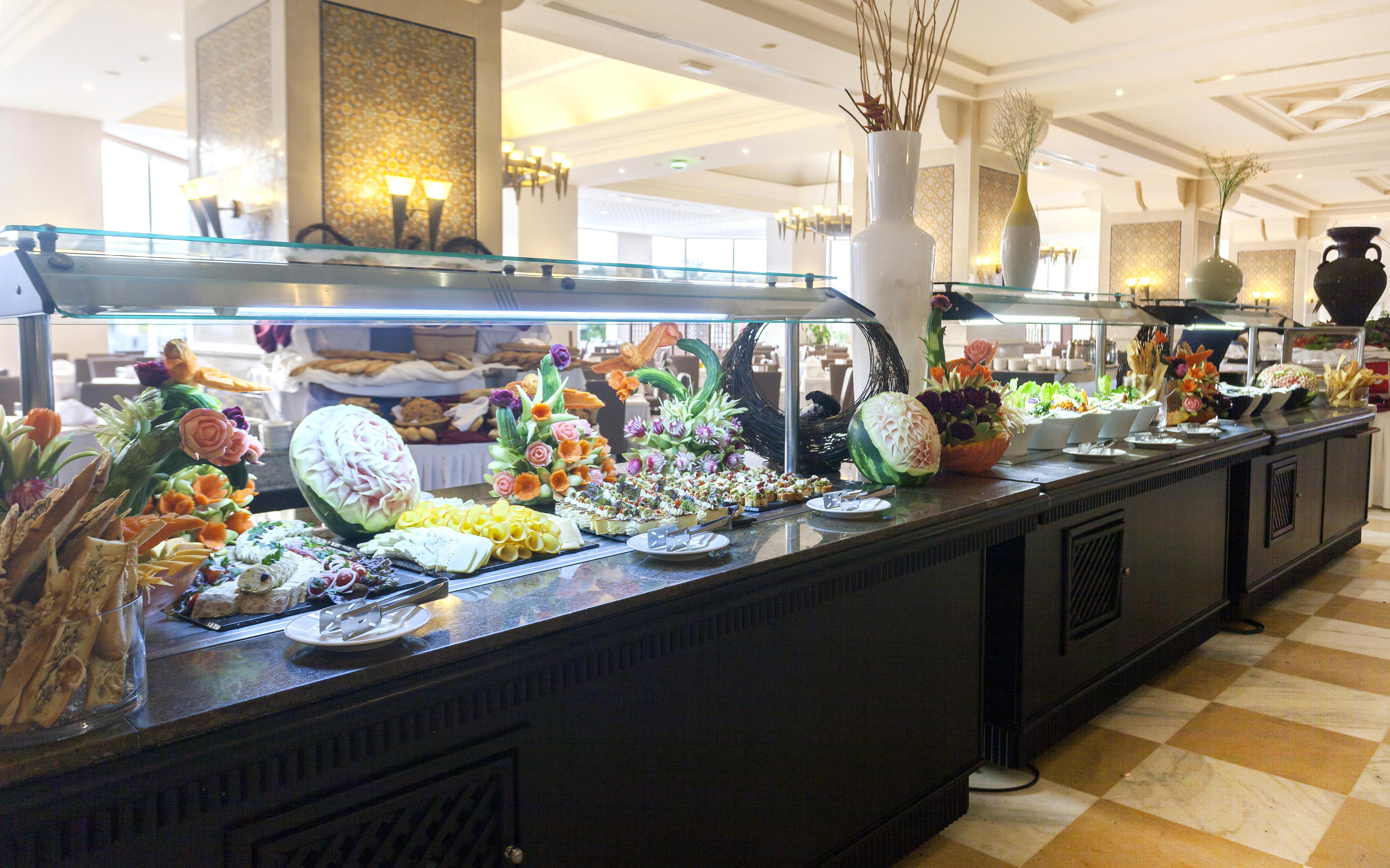 El Mouradi Gammarth Hotel ภายนอก รูปภาพ A buffet at a hotel
