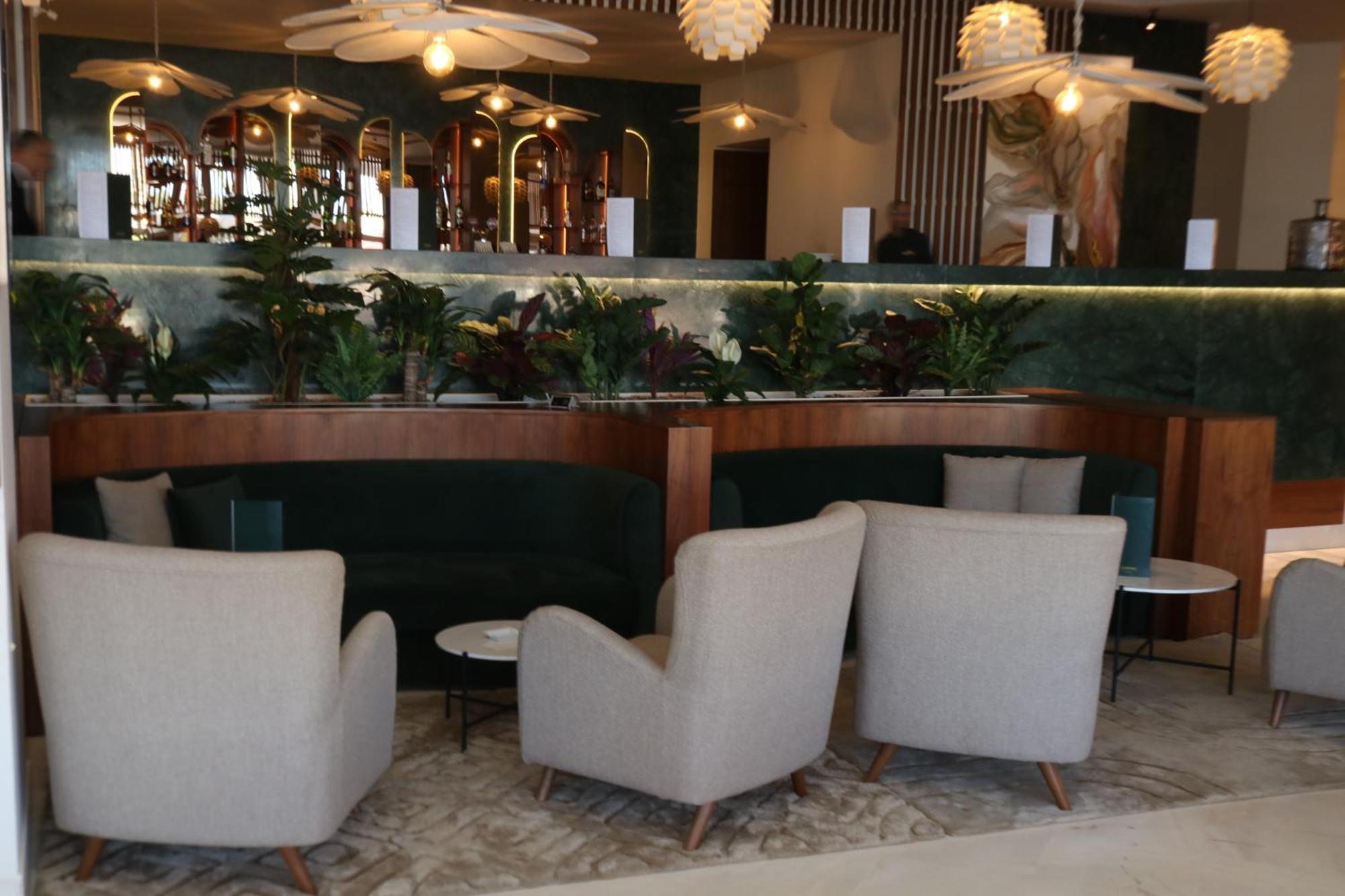 El Mouradi Gammarth Hotel ภายนอก รูปภาพ The lounge at the airport