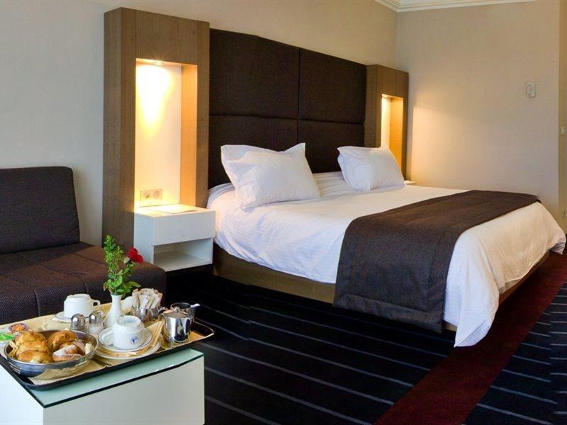 El Mouradi Gammarth Hotel ภายนอก รูปภาพ A room at the hotel