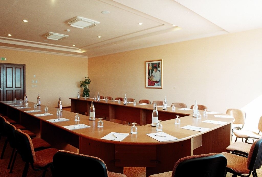 El Mouradi Gammarth Hotel ภายนอก รูปภาพ A meeting room