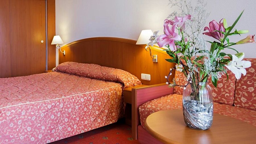 El Mouradi Gammarth Hotel ภายนอก รูปภาพ A typical hotel room